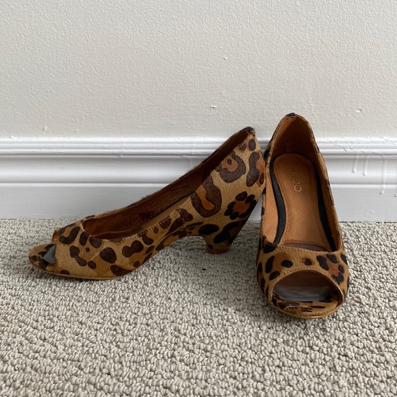 Cheetah printed heels/wedge - Picture 1 of 4